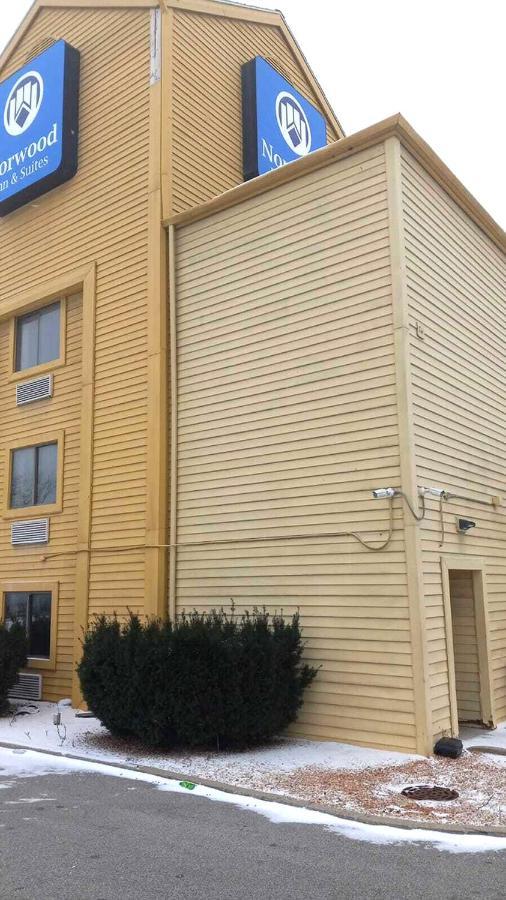 Norwood Inn & Suites Milwaukee Butler Exterior foto